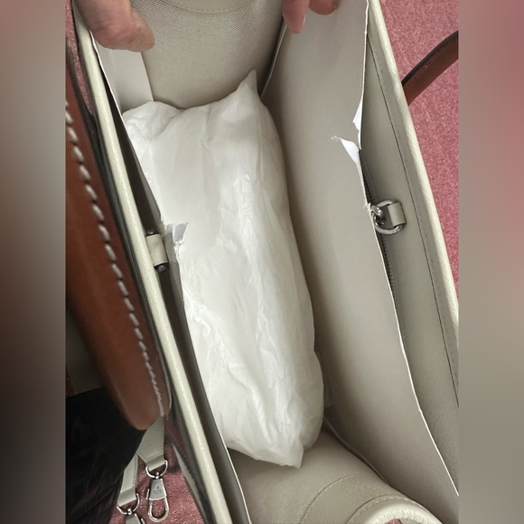 NWT Gucci Canvas Interlocking GG White Tote - Picture 10 of 13